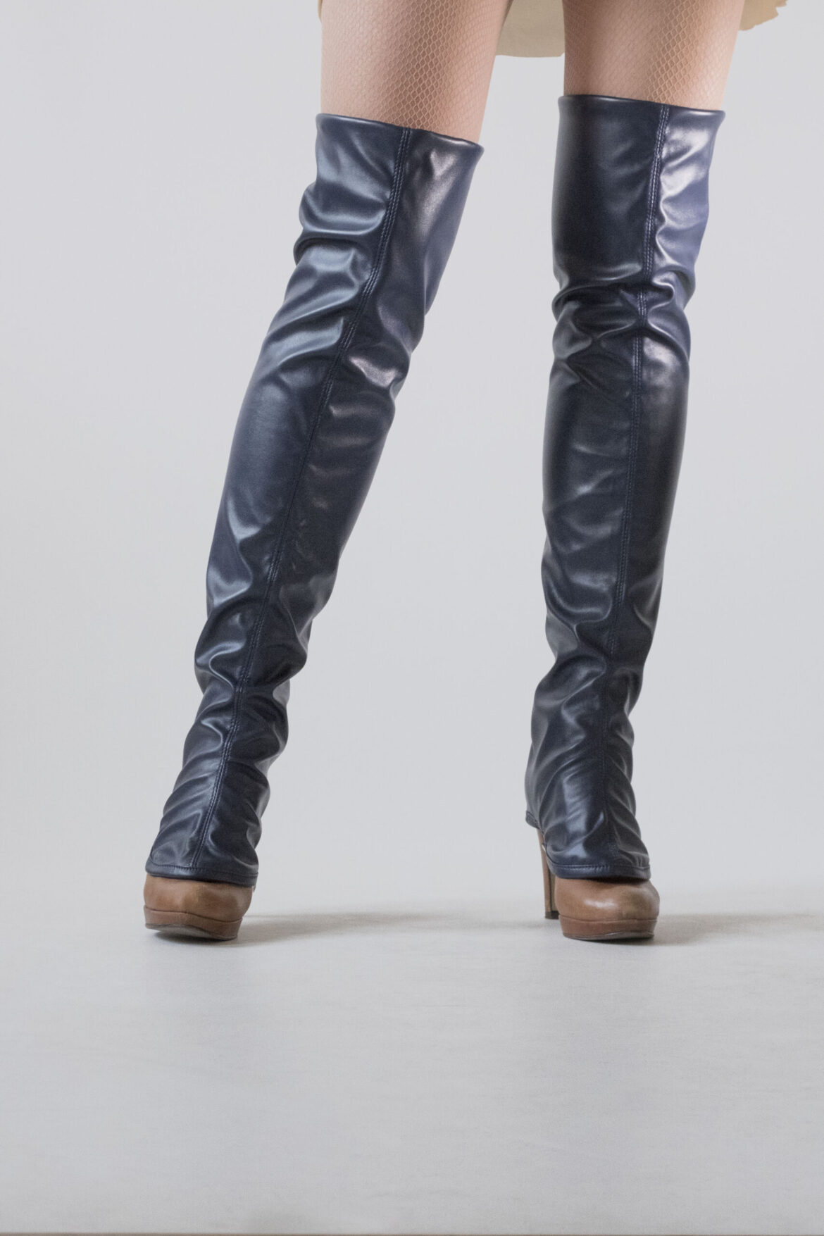 Over-the-knee fake leather gaiters